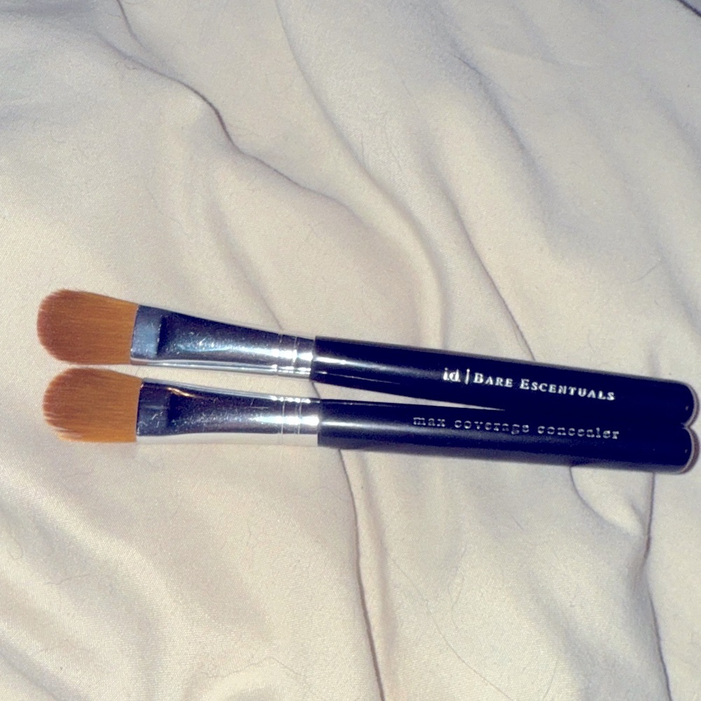 2 Bare Escentuals Max Coverage Concealer Brush - Black and Silver retail $27 ea